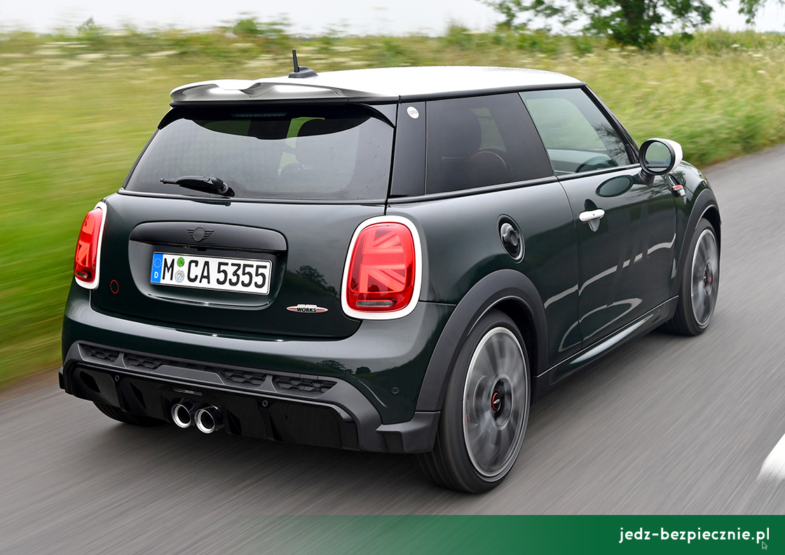 Premiera tygodnia - Mini Anniversary Edition - John Cooper - tył auta w trzydrzwiowym nadwoziu